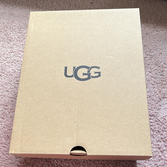 UGG Classic Heritage Bow - Picture 4 of 5